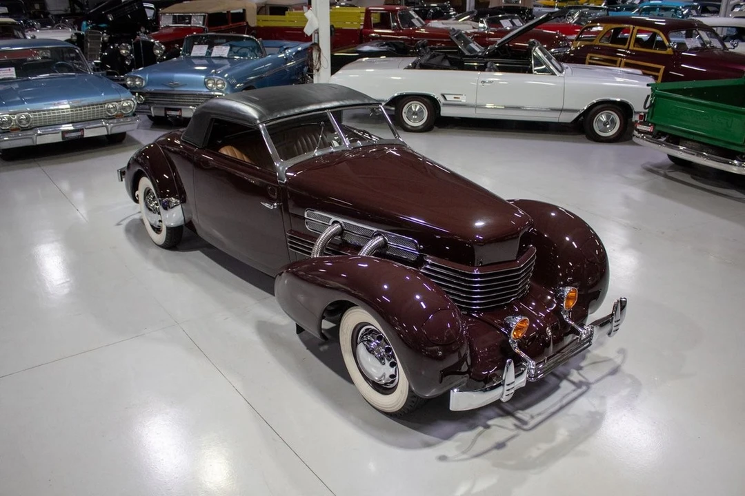 1937 Cord 810 & 812 - Image 23 of 31