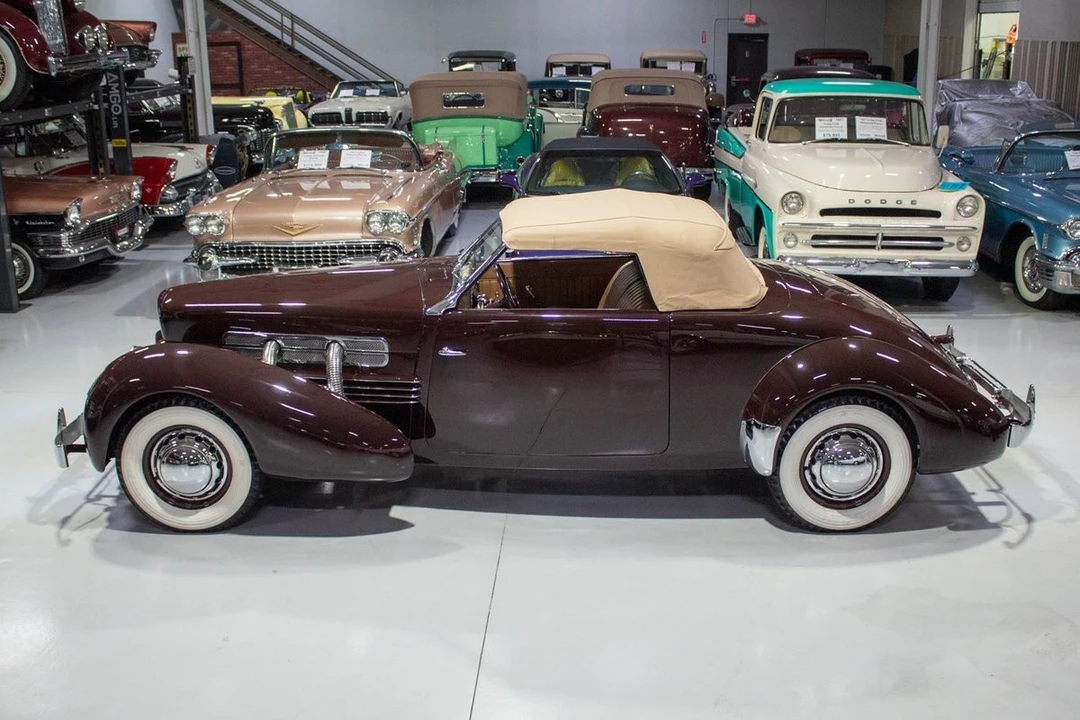 1937 Cord 810 & 812 - Image 20 of 21