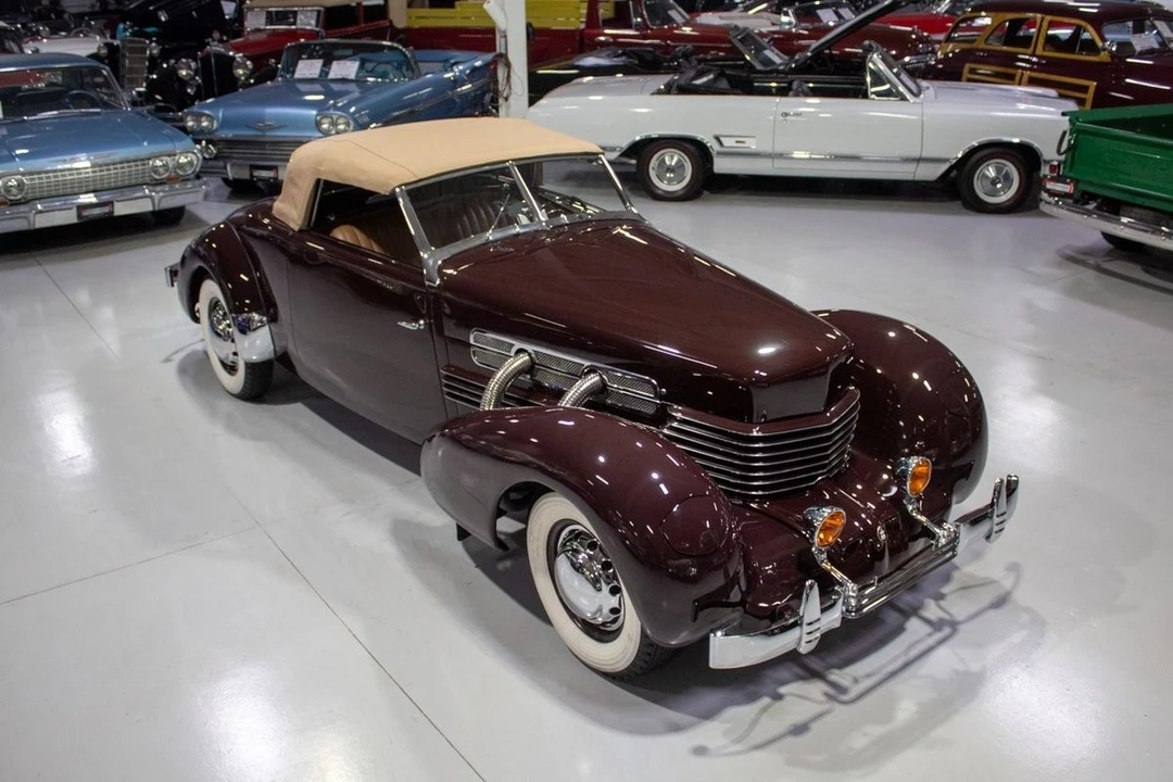 1937 Cord 810 & 812 - Image 15 of 31