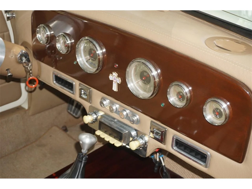 1937 Cord 810 & 812 - Image 31 of 31