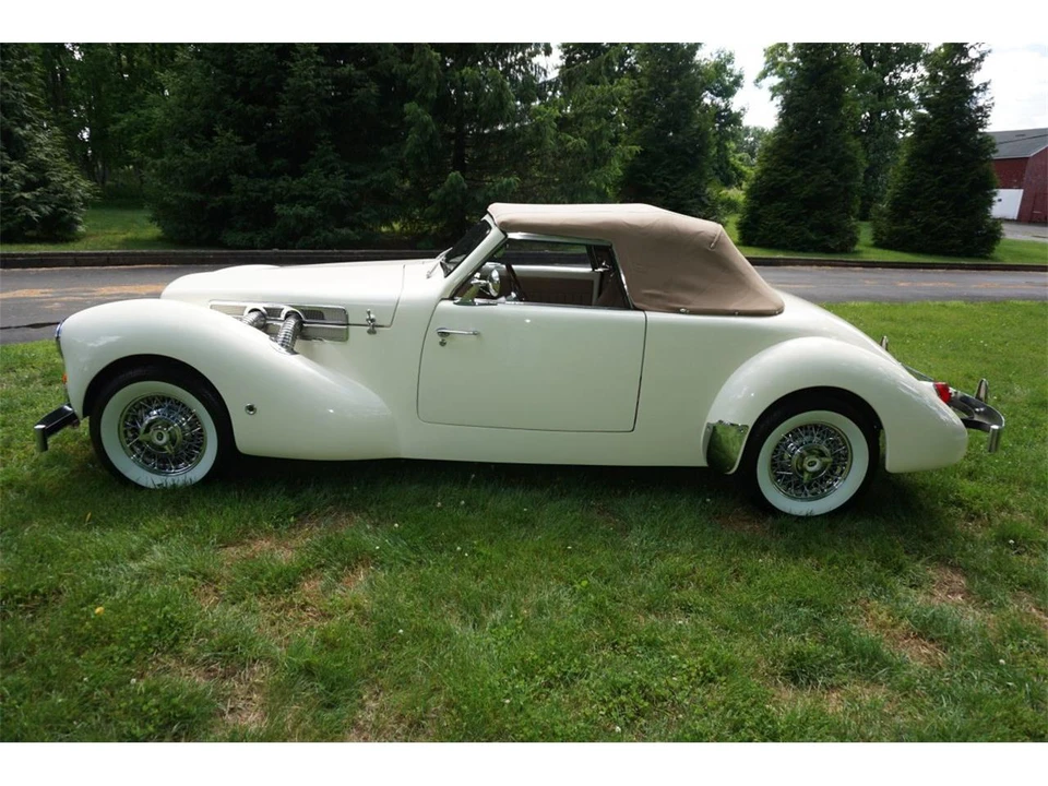 1937 Cord 810 & 812 - Image 11 of 31