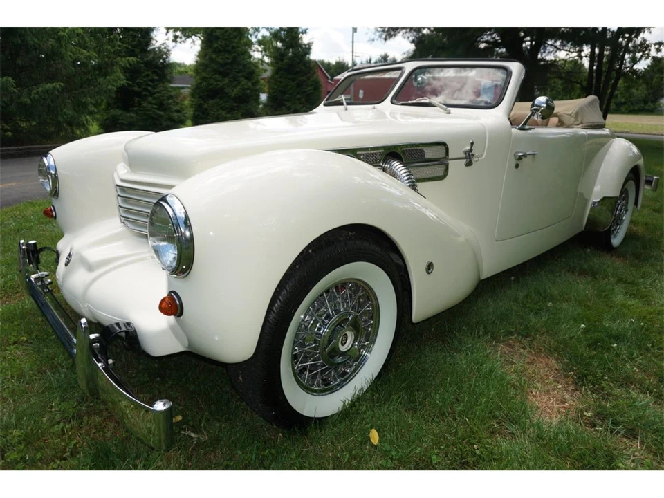 1937 Cord 810 & 812 - Image 4 of 31