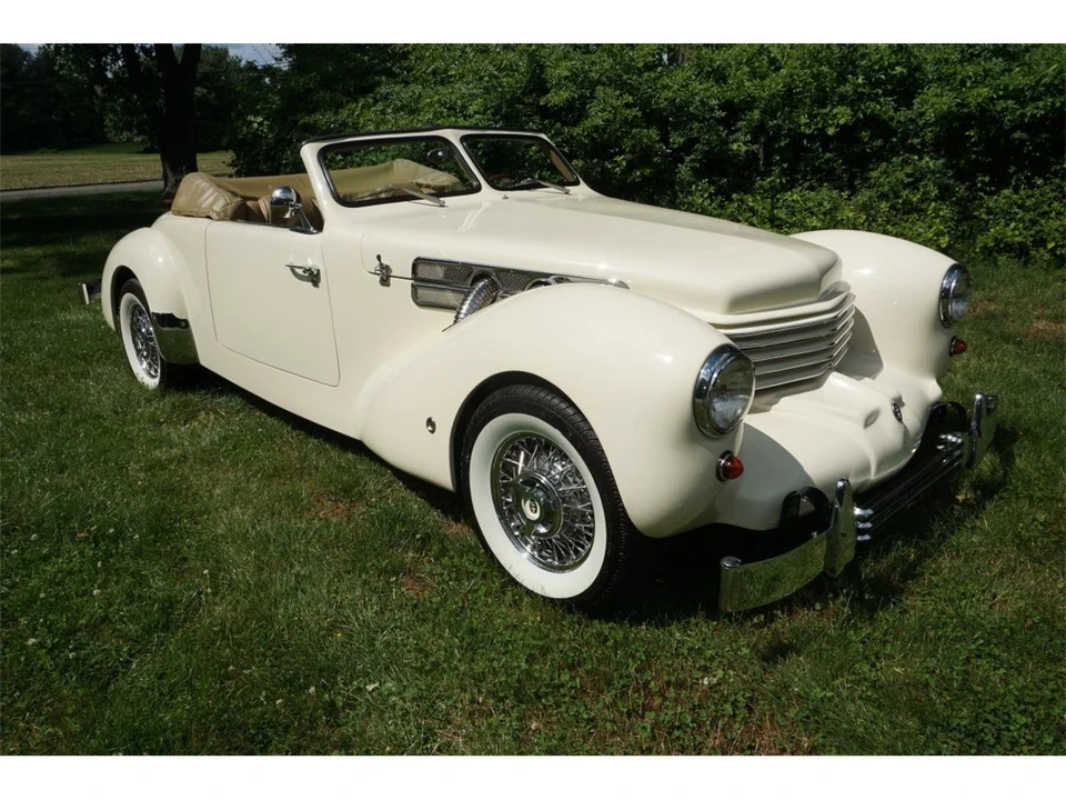 1937 Cord 810 & 812 - Image 5 of 31