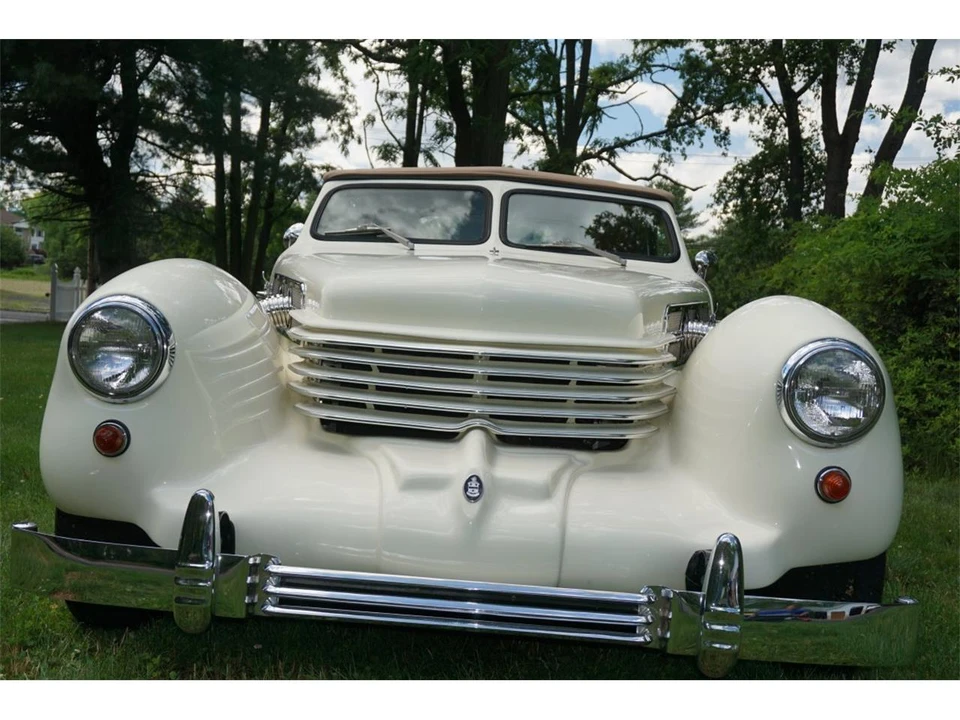 1937 Cord 810 & 812 - Image 6 of 31