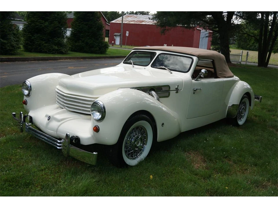 1937 Cord 810 & 812 - Image 3 of 31