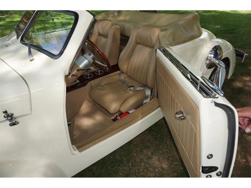 1937 Cord 810 & 812 - Image 22 of 31