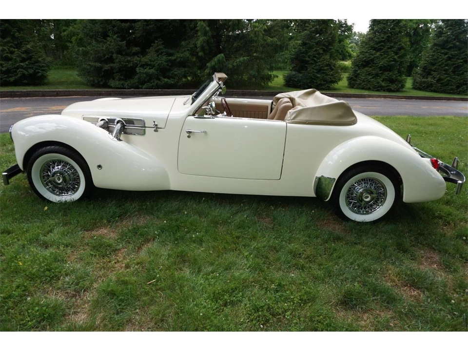 1937 Cord 810 & 812 - Image 8 of 31