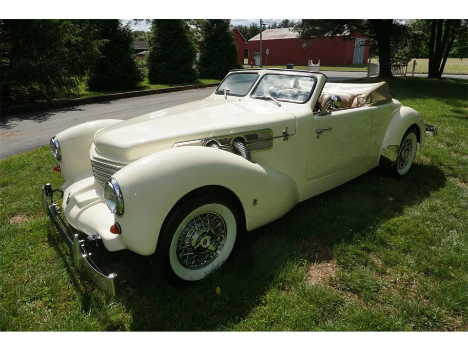1937 Cord 810 & 812 - Image 20 of 31