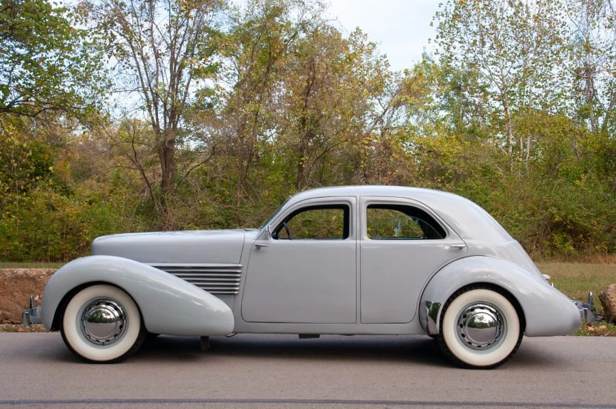 1937 Cord 810 & 812 - Image 2 of 6