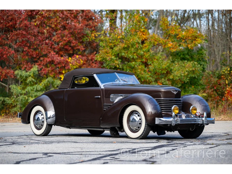 1937 Cord 810 & 812 - Image 2 of 23