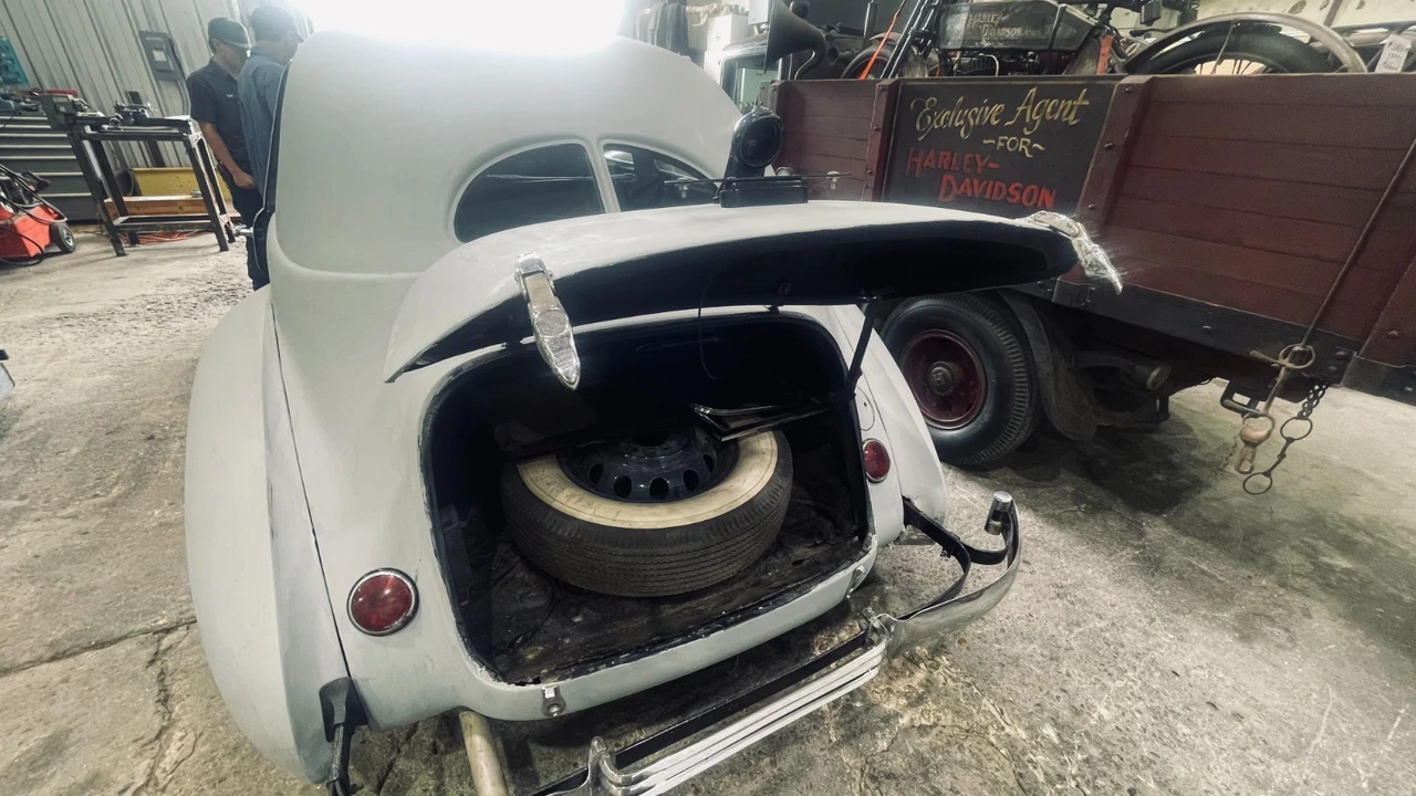 1937 Cord 810 & 812 - Image 29 of 30