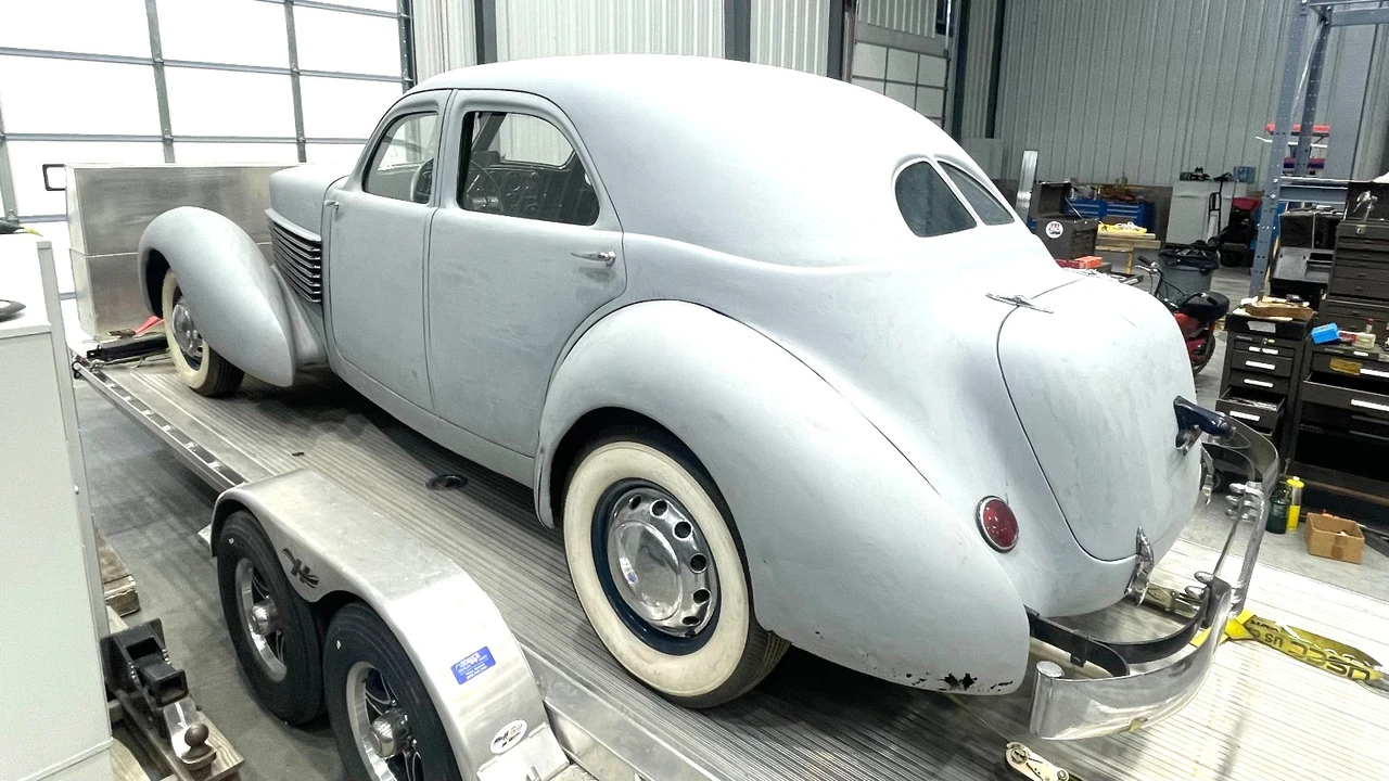 1937 Cord 810 & 812 - Image 10 of 30
