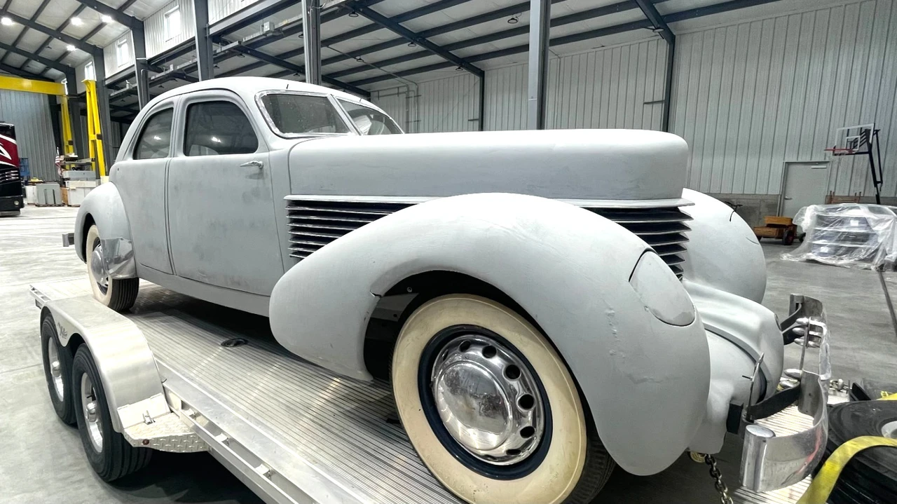 1937 Cord 810 & 812 - Image 3 of 30