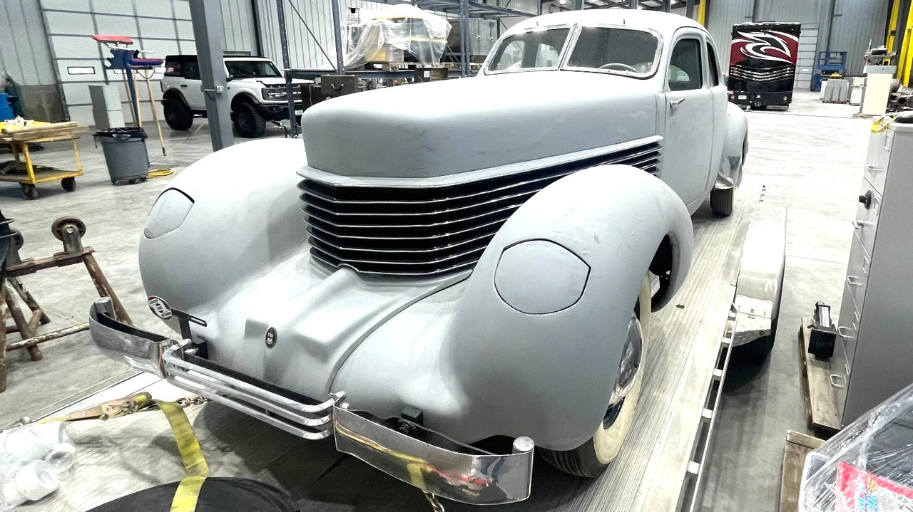 1937 Cord 810 & 812 - Image 6 of 30