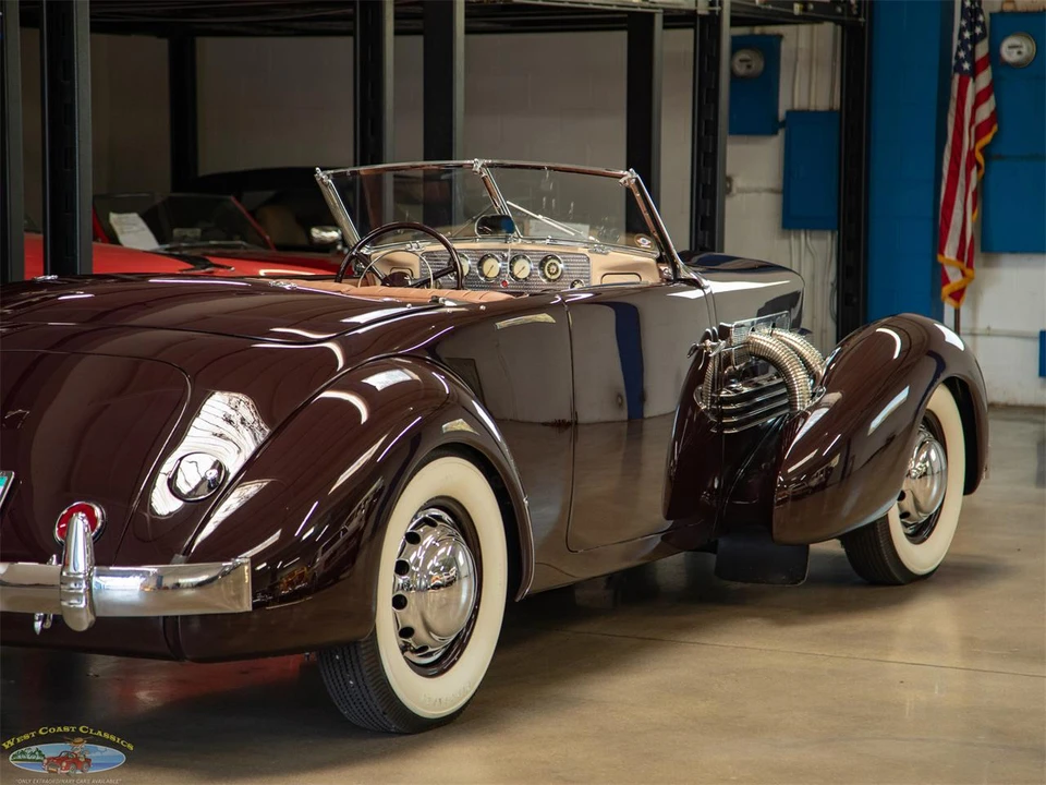 1937 Cord 810 & 812 - Image 26 of 31