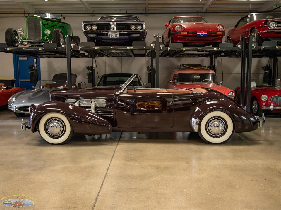 1937 Cord 810 & 812 - Image 6 of 31