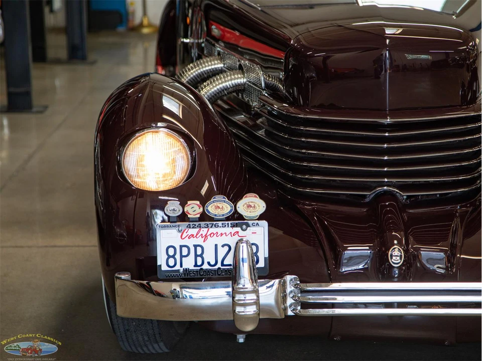 1937 Cord 810 & 812 - Image 14 of 31