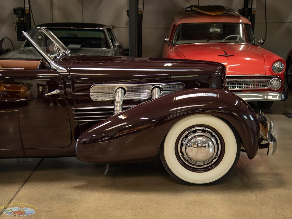 1937 Cord 810 & 812 - Image 4 of 31