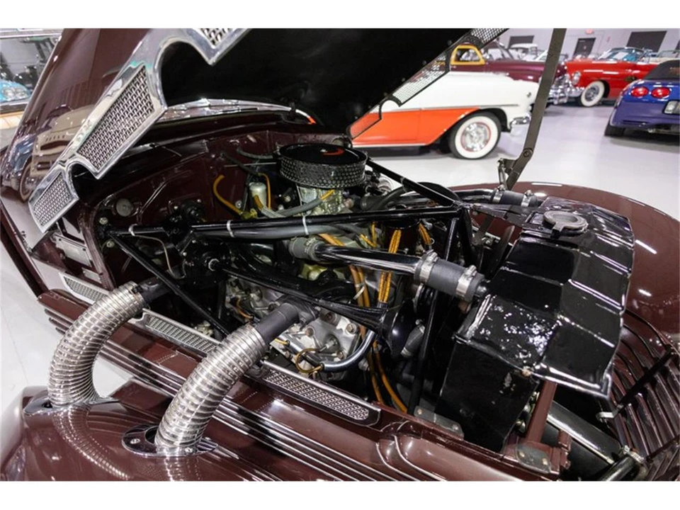 1937 Cord 810 & 812 - Image 2 of 31