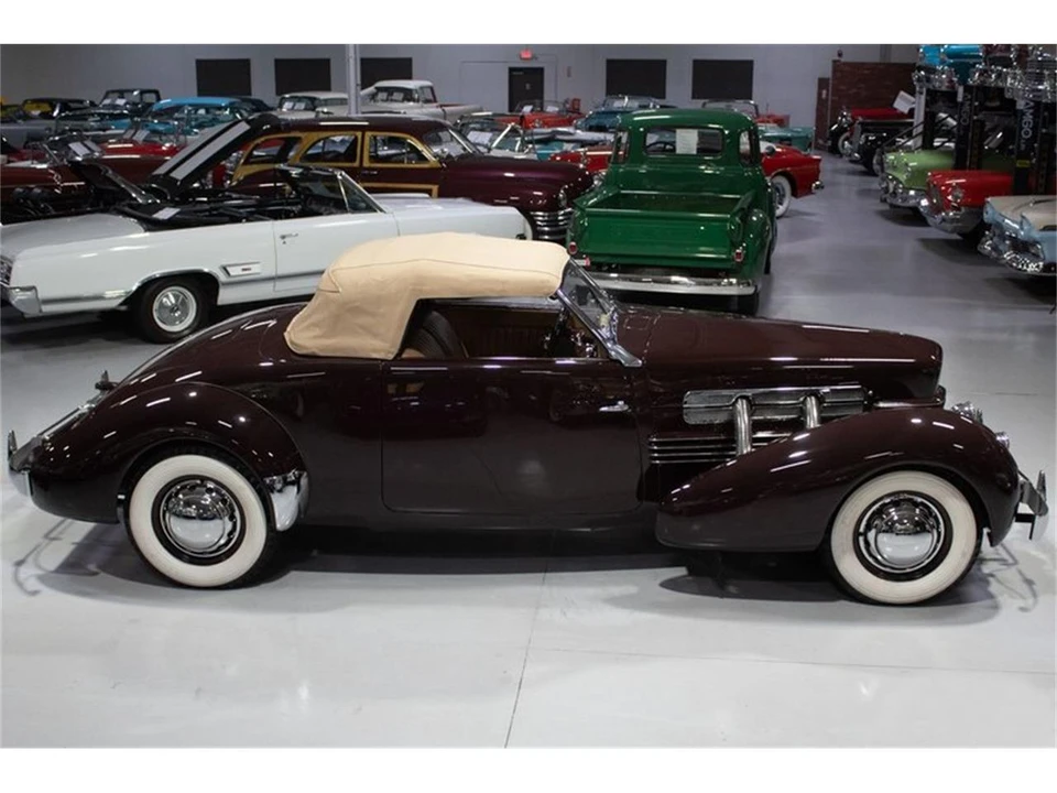 1937 Cord 810 & 812 - Image 14 of 31