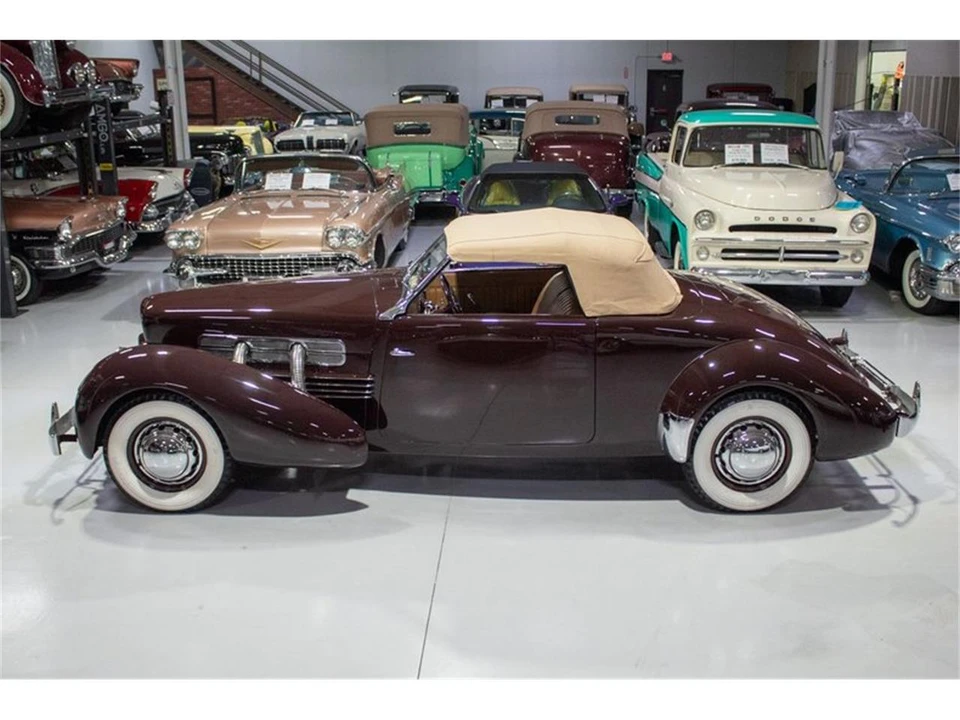 1937 Cord 810 & 812 - Image 18 of 31