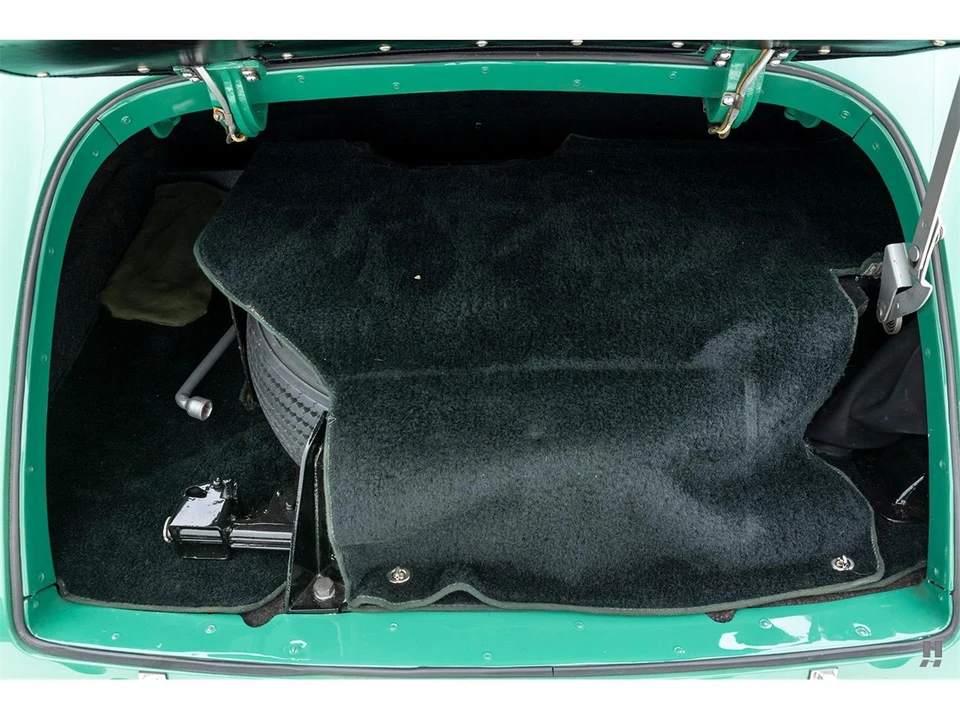 1937 Cord 810 & 812 - Image 26 of 31