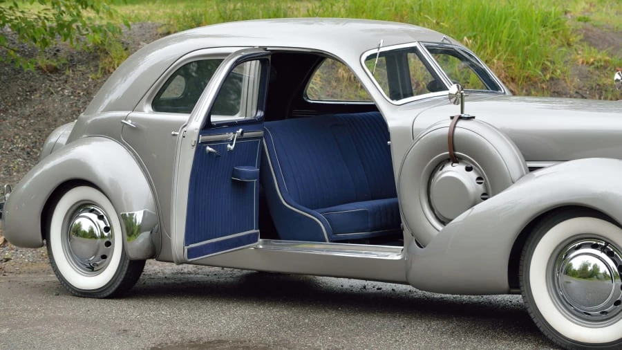 1937 Cord 810 & 812 - Image 17 of 31
