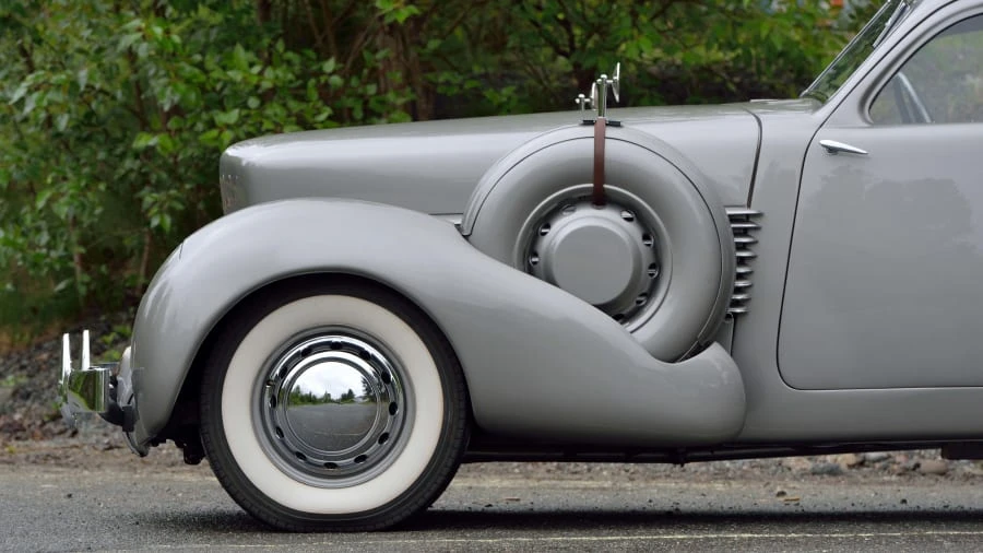 1937 Cord 810 & 812 - Image 19 of 31