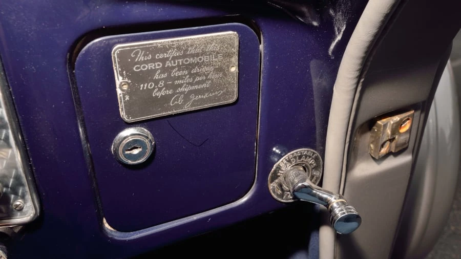 1937 Cord 810 & 812 - Image 22 of 31