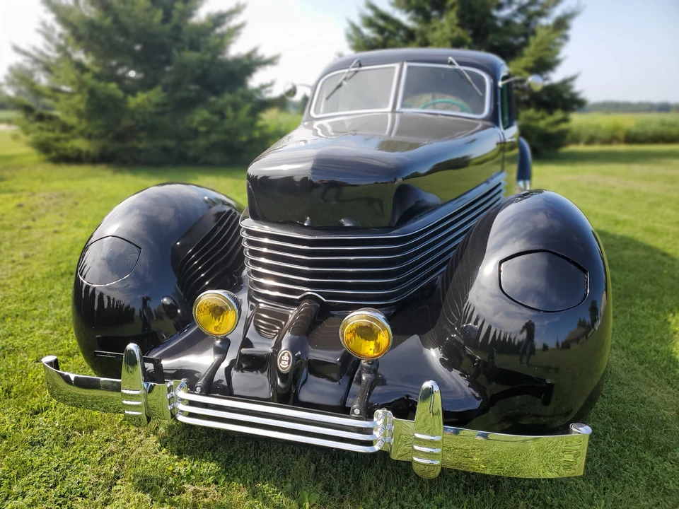 1937 Cord 810 & 812 - Image 3 of 31
