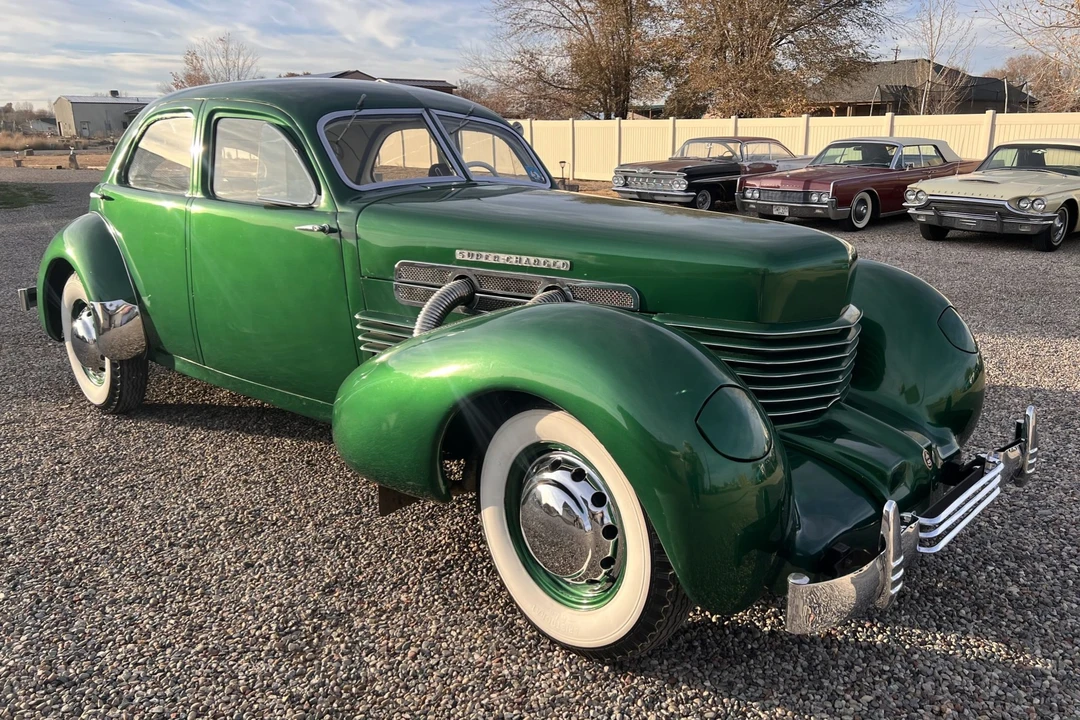 1937 Cord 810 & 812 - Image 1 of 31