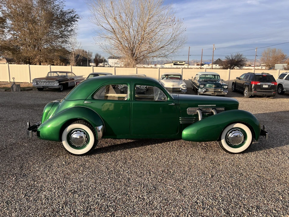 1937 Cord 810 & 812 - Image 24 of 31