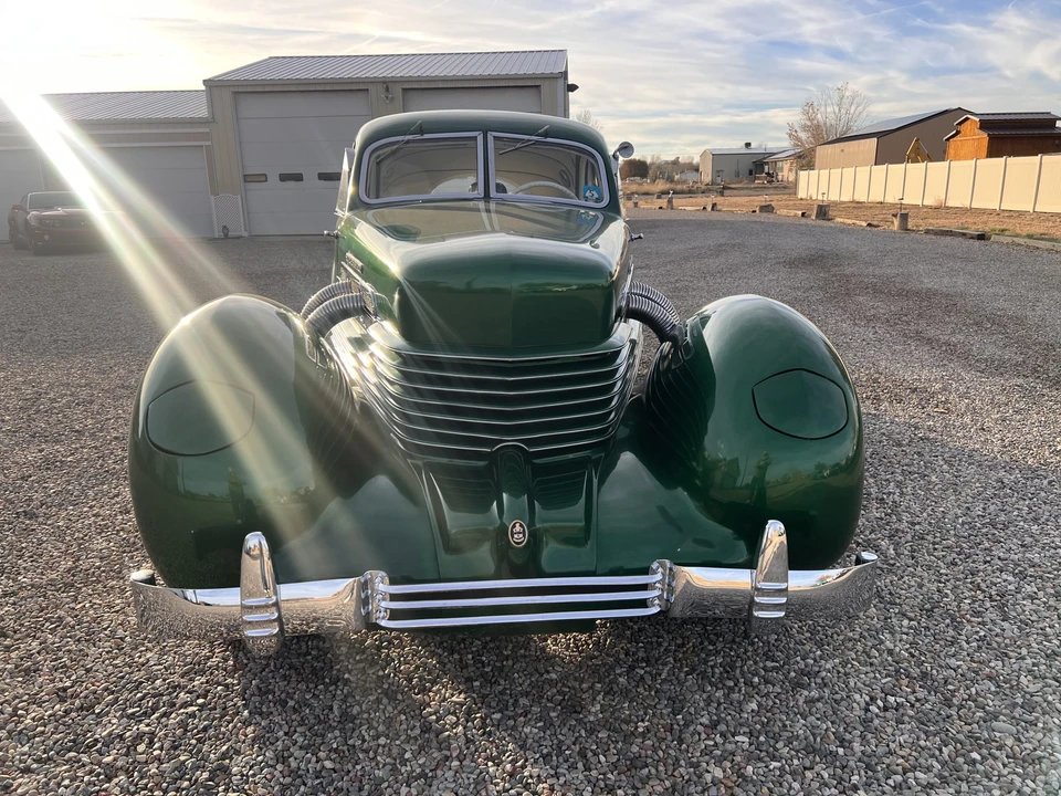 1937 Cord 810 & 812 - Image 6 of 31