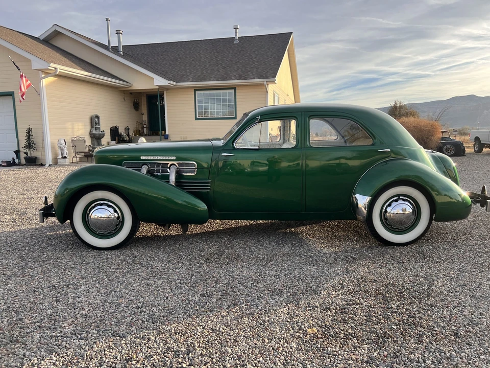 1937 Cord 810 & 812 - Image 15 of 31