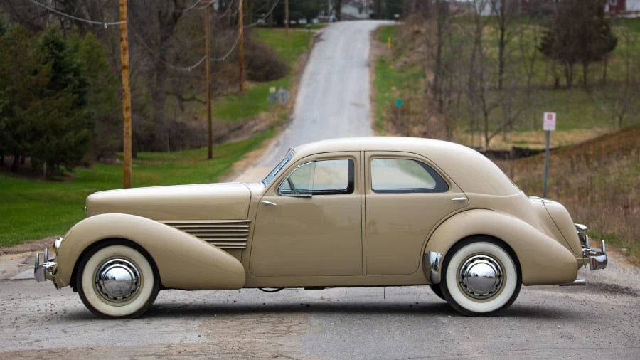 1937 Cord 810 & 812 - Image 2 of 12
