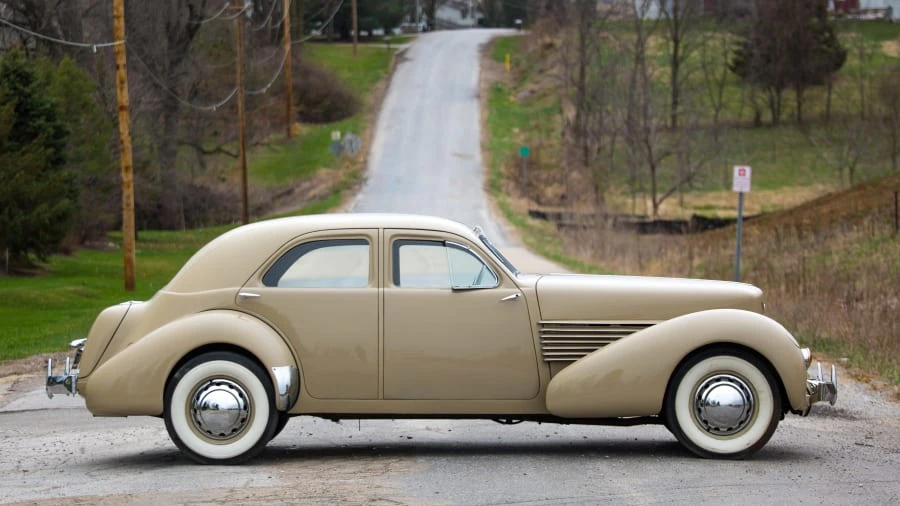 1937 Cord 810 & 812 - Image 8 of 12