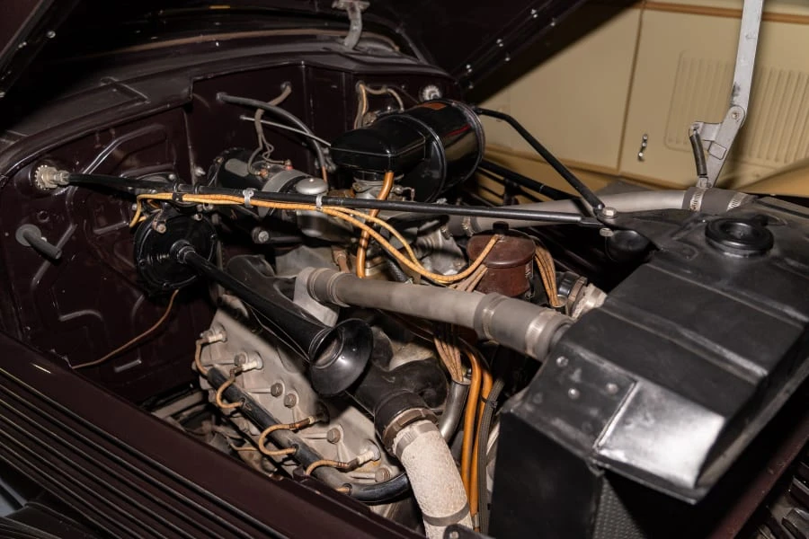 1937 Cord 810 & 812 - Image 13 of 15