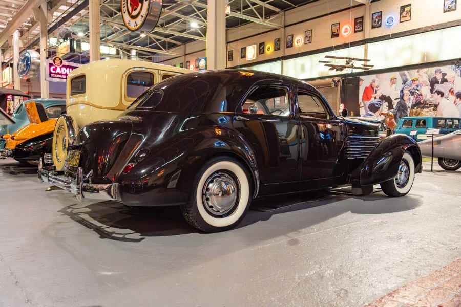 1937 Cord 810 & 812 - Image 3 of 15