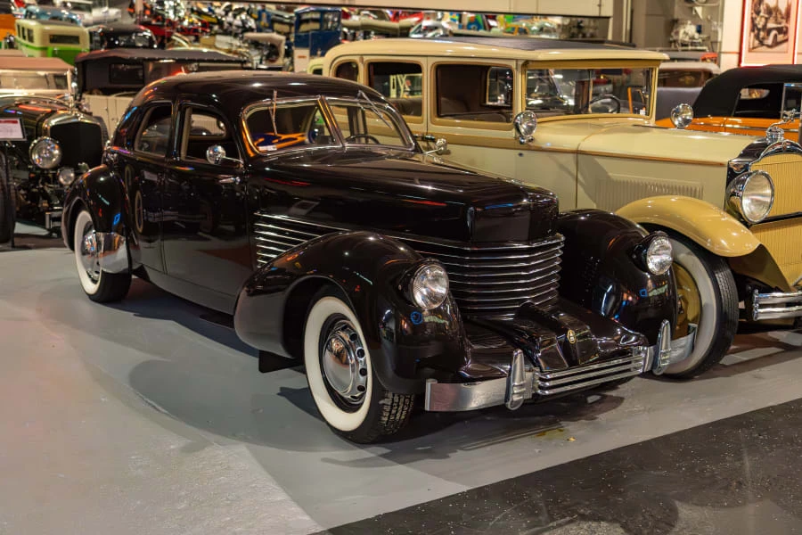 1937 Cord 810 & 812 - Image 2 of 15