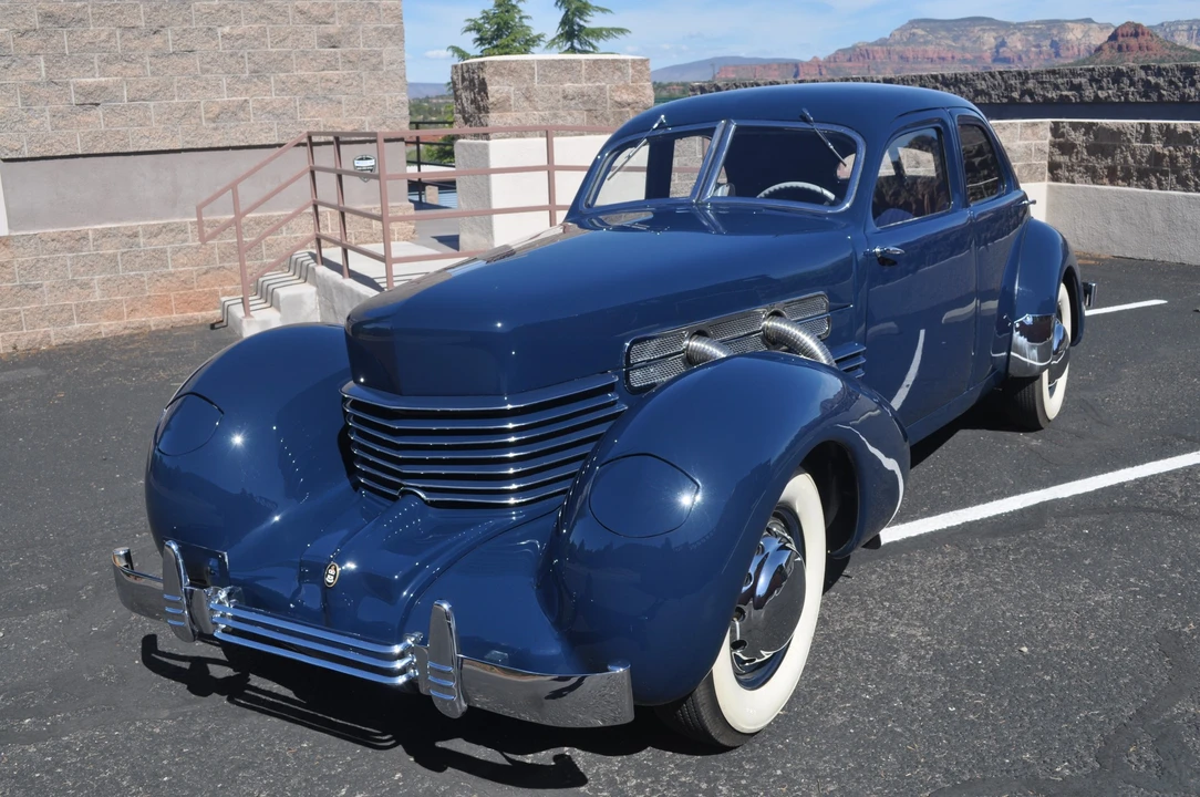 1937 Cord 810 & 812 - Image 2 of 31