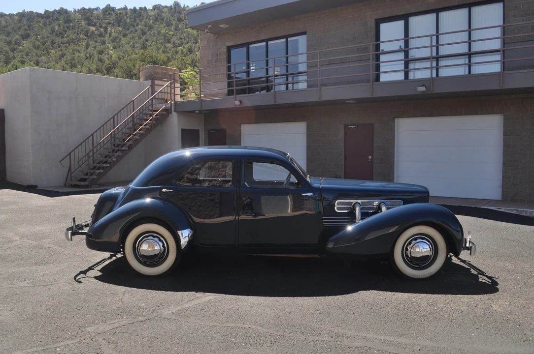 1937 Cord 810 & 812 - Image 6 of 31