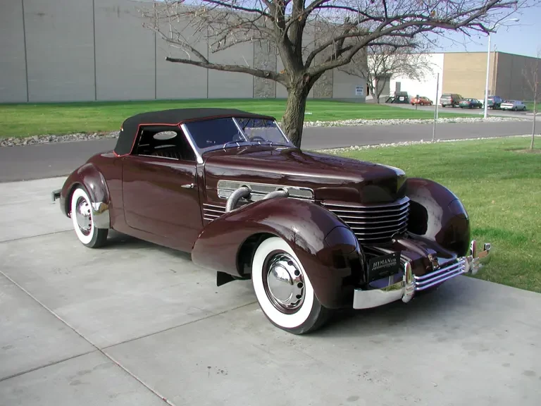 1937 Cord 810 & 812 - Image 7 of 8