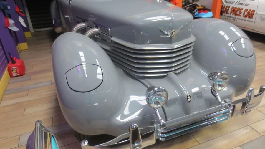 1937 Cord 810 & 812 - Image 4 of 7