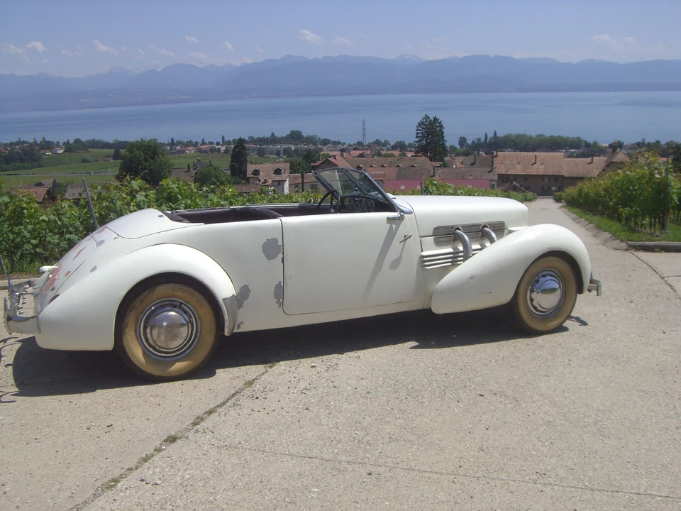 1937 Cord 810 & 812 - Image 6 of 6