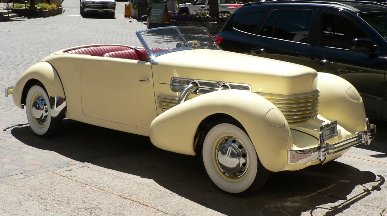 1937 Cord 810 & 812 - Image 8 of 31