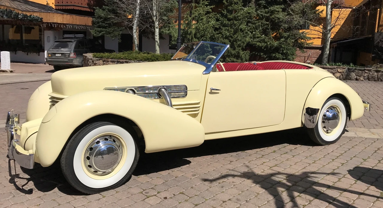 1937 Cord 810 & 812 - Image 2 of 31