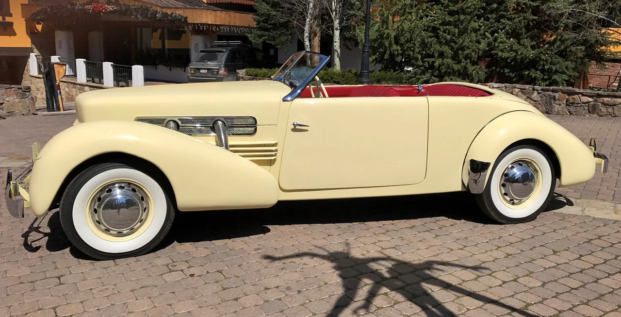 1937 Cord 810 & 812 - Image 3 of 31