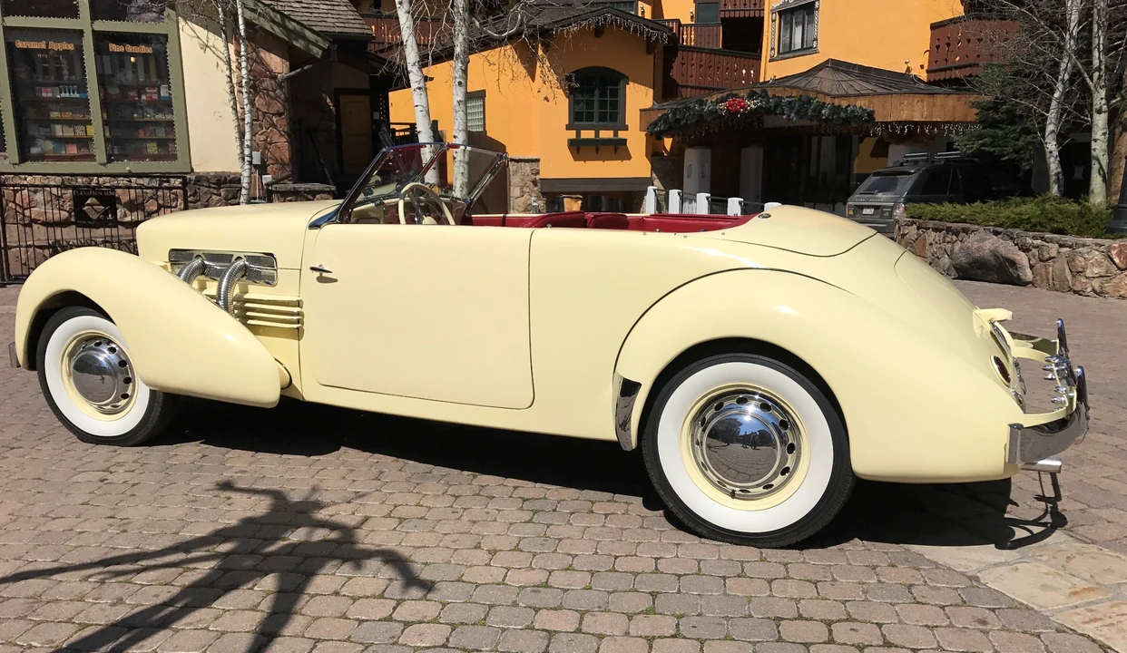 1937 Cord 810 & 812 - Image 4 of 31