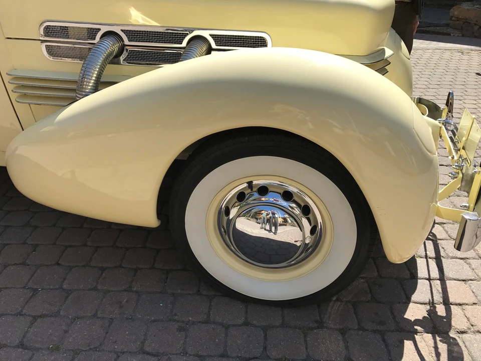 1937 Cord 810 & 812 - Image 18 of 31