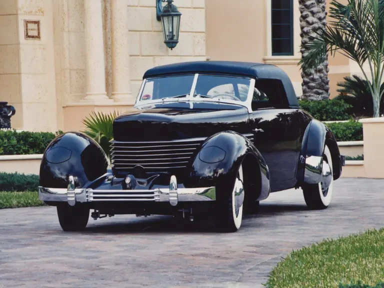 1937 Cord 810 & 812 - Image 2 of 2